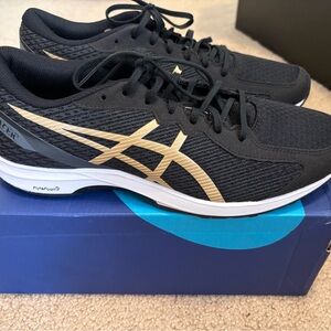 Asics Lyteracer 2 in Black and Pure Gold size 10